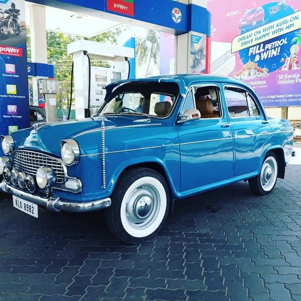 ಗತ ವೈಭವದಲ್ಲಿ ಮಿಂಚುತ್ತಿದೆ 1965ರ ಮಾಡೆಲ್ ಅಂಬಾಸಿಡರ್ ಕಾರು