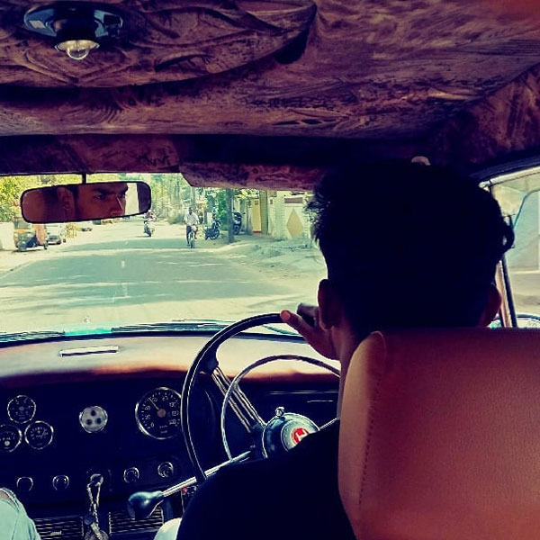 ಗತ ವೈಭವದಲ್ಲಿ ಮಿಂಚುತ್ತಿದೆ 1965ರ ಮಾಡೆಲ್ ಅಂಬಾಸಿಡರ್ ಕಾರು