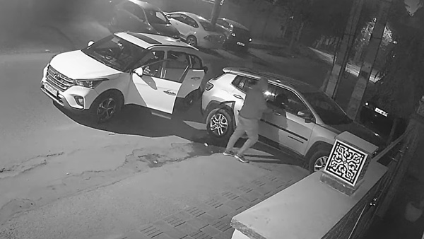 ಕ್ರೆಟಾ ಕಾರಿನಲ್ಲಿ ಬಂದು ಜೀಪ್ ಕಂಪಾಸ್ ಕಾರು ಕದ್ದ ಖದೀಮರು