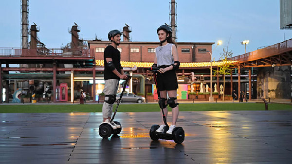 ಸ್ಟೀಯರಿಂಗ್ ವ್ಹೀಲ್ ಹೊಂದಿರುವ ಎಲೆಕ್ಟ್ರಿಕ್ ಸೆಗ್ವೆ ದ್ವಿಚಕ್ರ ವಾಹನ ಅನಾವರಣಗೊಳಿಸಿದ ಸಿಕ್ಟೊಯಾ