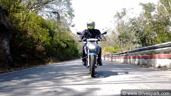 ಹೊಸ ಫೀಚರ್‍‍ಗಳೊಂದಿಗೆ ರಸ್ತೆಗಿಳಿದ 2021ರ ಅಪಾಚೆ ಆರ್‍‍ಟಿಆರ್ 200 4ವಿ ಬೈಕ್ ರಿವ್ಯೂ