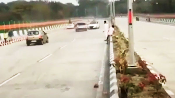 ಫ್ಲೈಓವರ್ ಮೇಲೆ ಅಪಾಯಕಾರಿ ಸ್ಟಂಟ್ ಮಾಡಿದ ಕಾರುಗಳನ್ನು ವಶಕ್ಕೆ ಪಡೆದ ಪೊಲೀಸರು