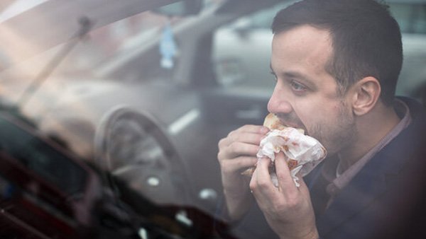 ಕಾರಿನಲ್ಲಿ ಆಹಾರವನ್ನಿಟ್ಟರೆ ಎದುರಾಗಬಹುದಾದ ತೊಂದರೆಗಳಿವು