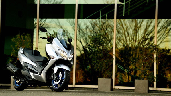 ಹೊಸ ತಂತ್ರಜ್ಞಾನಗಳೊಂದಿಗೆ ಅನಾವರಣಗೊಂಡ ಸುಜುಕಿ ಬರ್ಗ್‍ಮನ್ 400 ಮ್ಯಾಕ್ಸಿ-ಸ್ಕೂಟರ್ 