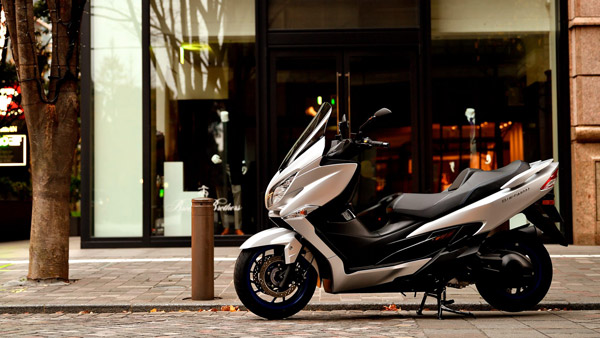 ಹೊಸ ತಂತ್ರಜ್ಞಾನಗಳೊಂದಿಗೆ ಅನಾವರಣಗೊಂಡ ಸುಜುಕಿ ಬರ್ಗ್‍ಮನ್ 400 ಮ್ಯಾಕ್ಸಿ-ಸ್ಕೂಟರ್ 