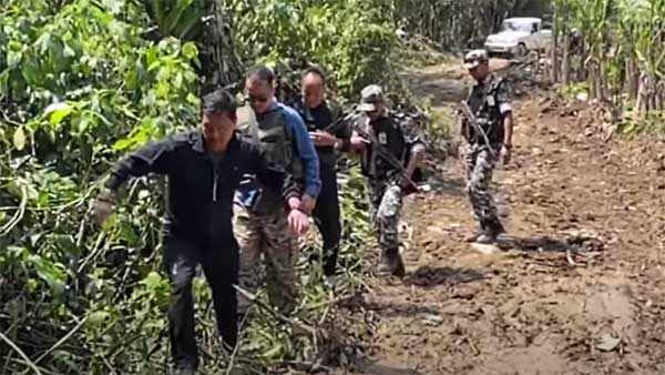 ಗಡಿಭಾಗದ ರಸ್ತೆ ಕಾಮಗಾರಿ ವೀಕ್ಷಿಸಲು ಆಫ್ ರೋಡ್ ಮೂಲಕ ಪ್ರಯಾಣ ಬೆಳೆಸಿದ ಮುಖ್ಯಮಂತ್ರಿ