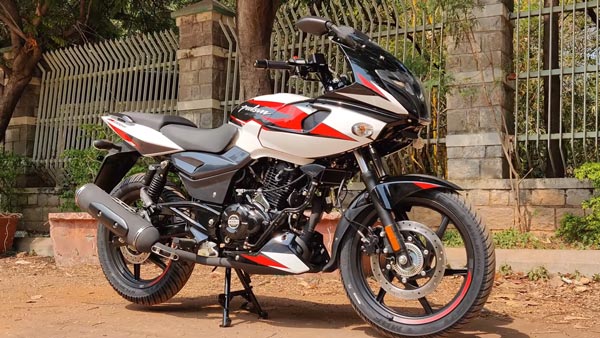 ಹೊಸ ಬಣ್ಣಗಳ ಆಯ್ಕೆಯಲ್ಲಿ ಡೀಲರ್ ಬಳಿ ಕಾಣಿಸಿಕೊಂಡ ಬಜಾಜ್ ಪಲ್ಸರ್ 220ಎಫ್ ಬೈಕ್