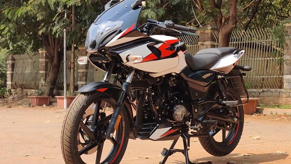 ಹೊಸ ಬಣ್ಣಗಳ ಆಯ್ಕೆಯಲ್ಲಿ ಡೀಲರ್ ಬಳಿ ಕಾಣಿಸಿಕೊಂಡ ಬಜಾಜ್ ಪಲ್ಸರ್ 220ಎಫ್ ಬೈಕ್