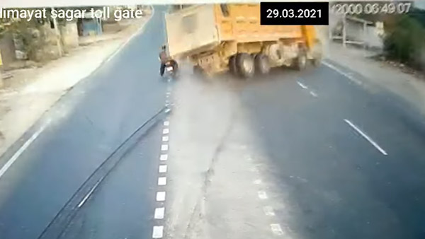 ಭೀಕರ ರಸ್ತೆ ಅಪಘಾತಕ್ಕೆ ಕಾರಣನಾದ ಬೈಕ್ ಸವಾರ