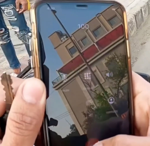 ಗೆಳತಿ ಮುಂದೆ ಬಿಲ್ಡಪ್ ಕೊಡಲು ಹೋಗಿ ಕೊನೆಗೆ ಕ್ಷಮೆಯಾಚಿಸಿದ ಆರ್ 15 ಬೈಕ್ ಸವಾರ