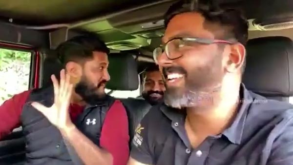 ಕಾಡಾನೆ ದಾಳಿ ಸಂಭವಿಸುವುದರಿಂದ ಪಾರಾದ ಜನಪ್ರಿಯ ಗಾಯಕ