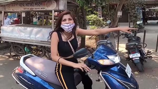 ಬೈಕ್ ಸವಾರನಿಗೆ ಮಧ್ಯದ ಬೆರಳು ತೋರಿಸಿ ಸಂಕಷ್ಟಕ್ಕೆ ಸಿಲುಕಿದ ಯುವತಿ