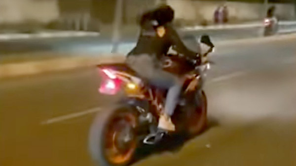 ಬೈಕ್ ಸ್ಟಂಟ್ ಮಾಡಿದ ಯುವತಿ ವಿರುದ್ಧ ಕ್ರಮ ಕೈಗೊಂಡ ಪೊಲೀಸರು