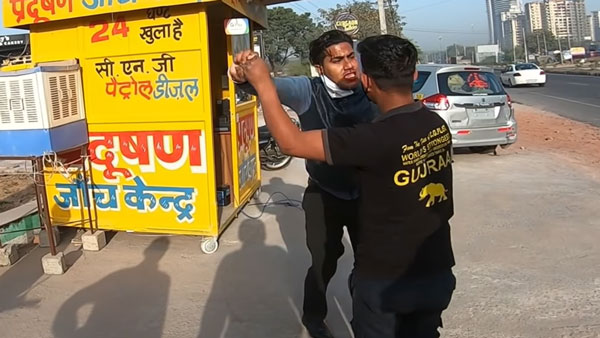 ಹೆಲ್ಮೆಟ್'ನಿಂದ ಪ್ರಾಣ ಉಳಿಸಿಕೊಂಡ ಬೈಕ್ ಸವಾರ