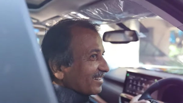 ತಂದೆಯ 60ನೇ ಹುಟ್ಟು ಹಬ್ಬಕ್ಕೆ ಸರ್ಪ್ರೈಸ್ ಗಿಫ್ಟ್ ನೀಡಿದ ಮಗ