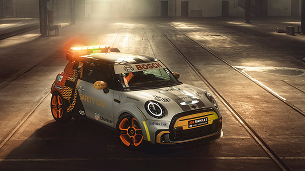 ಹೊಸ ಫಾರ್ಮುಲಾ ಇ ಸೇಫ್ಟಿ ಕಾರನ್ನು ಅನಾವರಣಗೊಳಿಸಿದ ಮಿನಿ