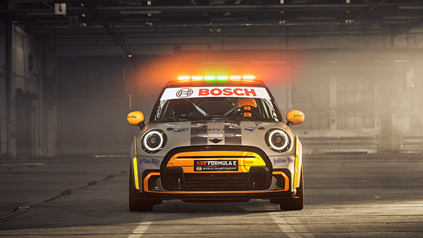 ಹೊಸ ಫಾರ್ಮುಲಾ ಇ ಸೇಫ್ಟಿ ಕಾರನ್ನು ಅನಾವರಣಗೊಳಿಸಿದ ಮಿನಿ