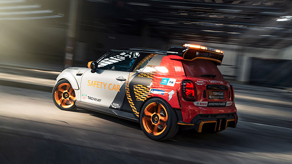 ಹೊಸ ಫಾರ್ಮುಲಾ ಇ ಸೇಫ್ಟಿ ಕಾರನ್ನು ಅನಾವರಣಗೊಳಿಸಿದ ಮಿನಿ