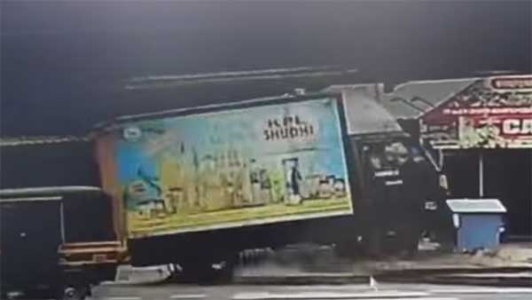 ಸಮಯಪ್ರಜ್ಞೆಯಿಂದ ಪ್ರಾಣ ಉಳಿಸಿಕೊಂಡ ಸ್ಕೂಟರ್ ಸವಾರ