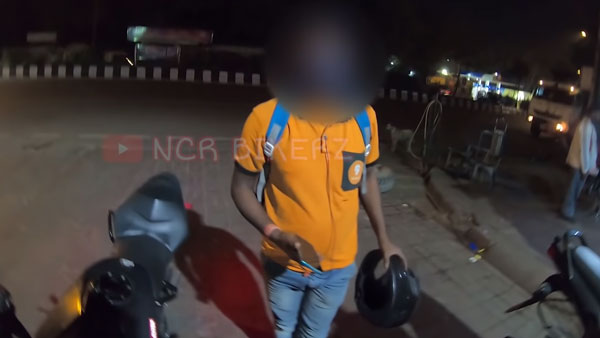 ಮಧ್ಯ ರಾತ್ರಿಯಲ್ಲಿ ಸ್ವಿಗ್ಗಿ ಡೆಲಿವರಿ ಹುಡುಗನ ಪಾಲಿಗೆ ಆಪದ್ಭಾಂದವನಾದ ಕೆಟಿಎಂ ಬೈಕ್ ಸವಾರ