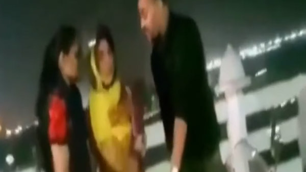 ಅಳುತ್ತಲೇ ಪೊಲೀಸರ ಟೋಪಿ ಹಾಗೂ ಎಟಿಎಂ ಕಸಿದ ಮಹಿಳೆ