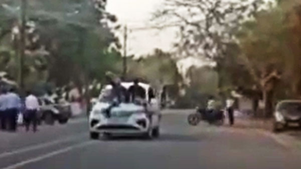 ಚಲಿಸುತ್ತಿರುವ ಕಾರಿನ ಮೇಲೆ ಕುಳಿತು ಸೆಲ್ಫಿ ತೆಗೆದು ಭಾರೀ ಪ್ರಮಾಣದ ದಂಡ ತೆತ್ತ ಯುವಕರು