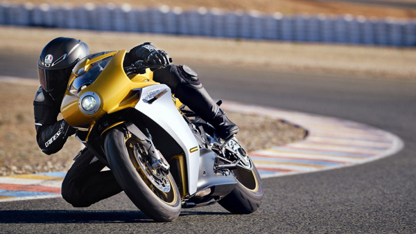 2021ರ ಸೂಪರ್‌ವೆಲೋಸ್ ಬೈಕ್‌ಗಳನ್ನು ಅನಾವರಣಗೊಳಿಸಿದ ಎಂವಿ ಅಗಸ್ಟಾ