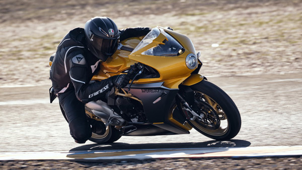 2021ರ ಸೂಪರ್‌ವೆಲೋಸ್ ಬೈಕ್‌ಗಳನ್ನು ಅನಾವರಣಗೊಳಿಸಿದ ಎಂವಿ ಅಗಸ್ಟಾ