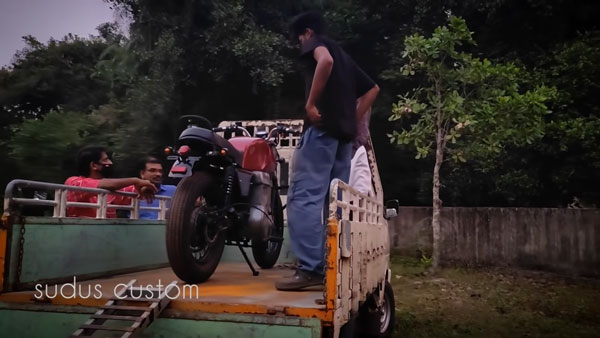 ಮನೆಯಲ್ಲೇ ಅತ್ಯಾಧುನಿಕ ಎಲೆಕ್ಟ್ರಿಕ್ ಬೈಕ್ ತಯಾರಿಸಿದ ಯುವಕ