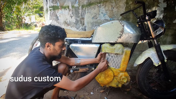 ಮನೆಯಲ್ಲೇ ಅತ್ಯಾಧುನಿಕ ಎಲೆಕ್ಟ್ರಿಕ್ ಬೈಕ್ ತಯಾರಿಸಿದ ಯುವಕ