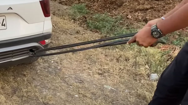 ಜಮೀನಿನ ಉಳುಮೆ ಕಾರ್ಯಕ್ಕೆ ಬಳಕೆಯಾದ ಹ್ಯುಂಡೈ ಕ್ರೆಟಾ ಎಸ್‌ಯುವಿ