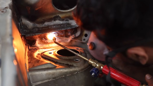 ಹೊಸದರಂತೆ ರಿಸ್ಟೋರ್ ಆದ 16 ವರ್ಷ ಹಳೆಯ ಸ್ಯಾಂಟ್ರೊ ಕಾರು