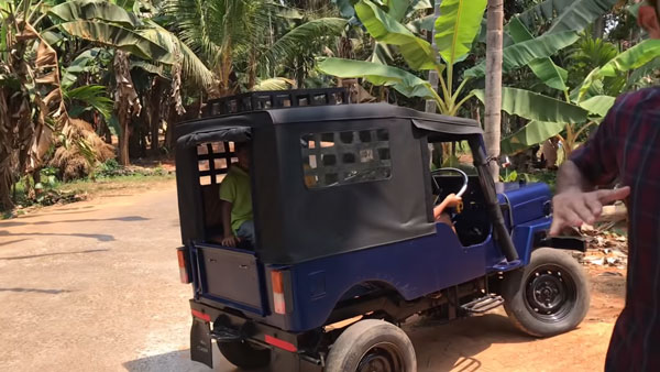 ಮಕ್ಕಳಿಗಾಗಿ 60-70 ಕಿ.ಮೀ ಮೈಲೇಜ್ ನೀಡುವ ಮಿನಿ ಎಲೆಕ್ಟ್ರಿಕ್ ಜೀಪ್ ತಯಾರಿಸಿದ ತಂದೆ