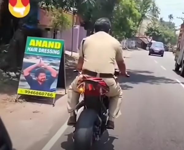 ಪೊಲೀಸ್ ಠಾಣೆ ಎದುರು ಸ್ಟಂಟ್ ಮಾಡಿ ಡಿಎಲ್ ಕಳೆದುಕೊಂಡ ಯುವಕ