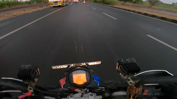 ಗಾಯಗೊಂಡಿದ್ದ ನಾಯಿ ಮರಿಯನ್ನು ರಕ್ಷಿಸಲು ಹೋಗಿ ಸಂಕಷ್ಟಕ್ಕೆ ಸಿಲುಕಿದ ಯುವತಿ