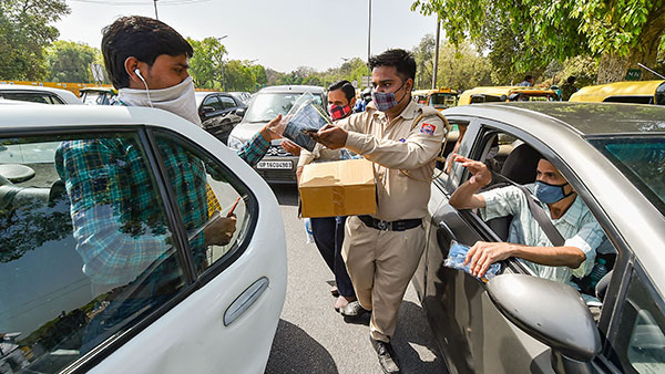 ಫೇಸ್‌ಮಾಸ್ಕ್ ಧರಿಸದೇ ದಂಡ ತೆತ್ತ ಟ್ರಾಫಿಕ್ ಕಾನ್‌ಸ್ಟೇಬಲ್‌
