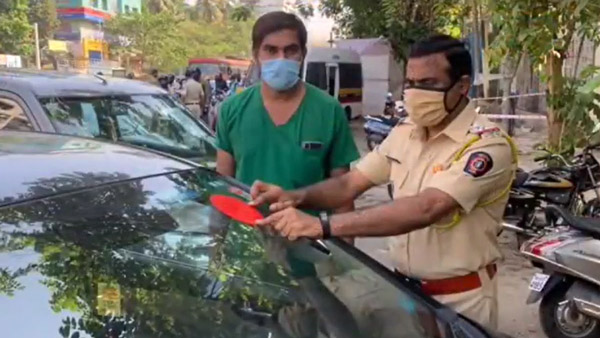 ಕಲರ್ ಕೋಡೆಡ್ ಸ್ಟಿಕ್ಕರ್ ಬಳಕೆಯನ್ನು ನಿಲ್ಲಿಸಿದ ಮುಂಬೈ ಪೊಲೀಸರು