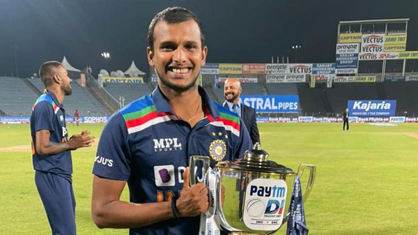 ಉಡುಗೊರೆಯಾಗಿ ಸಿಕ್ಕ ಕಾರನ್ನು ಗುರುವಿಗೆ ನೀಡಿದ ಟೀಂ ಇಂಡಿಯಾ ವೇಗದ ಬೌಲರ್