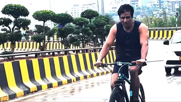 ವಿಶಿಷ್ಟ ರೀತಿಯಲ್ಲಿ ವಿದ್ಯಾರ್ಥಿಗಳ ಬೆಂಬಲಕ್ಕೆ ನಿಂತ ನಟ ಸೋನು ಸೂದ್