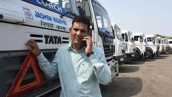 ಕರೋನಾ ವೈರಸ್ ಸೋಂಕಿತರಿಗೆ ನೆರವಾಗಲು 20 ಆಕ್ಸಿಜನ್ ಟ್ಯಾಂಕರ್ ಖರೀದಿಸಿದ ಸಾರಿಗೆ ಉದ್ಯಮಿ