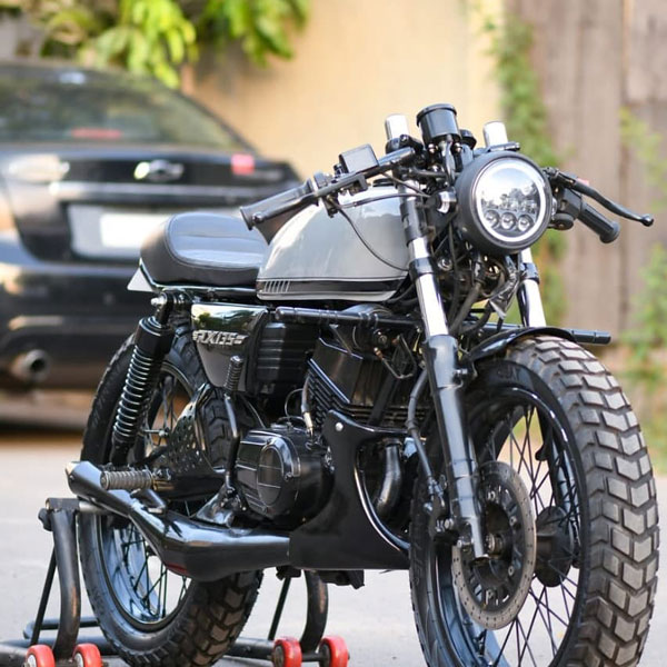 ಕೆಫೆ-ರೇಸರ್ ಶೈಲಿಯ ಬೈಕಿನಂತೆ ಮಾಡಿಫೈಗೊಂಡ ಯಮಹಾ ಆರ್‌ಎಕ್ಸ್ 135 