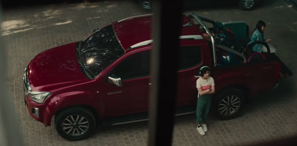 ಬಿಡುಗಡೆಗೊಂಡಿರುವ 2021ರ ಇಸುಝು ಡಿ-ಮ್ಯಾಕ್ಸ್ ವಿ-ಕ್ರಾಸ್ ಜಾಹೀರಾತು ಪ್ರಕಟ