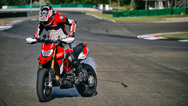 ಹೊಸ ನವೀಕರಣಗಳೊಂದಿಗೆ ಅನಾವರಣಗೊಂಡ ಹೊಸ ಡುಕಾಟಿ ಹೈಪರ್‌ಮೊಟಾರ್ಡ್ 950 ಬೈಕ್