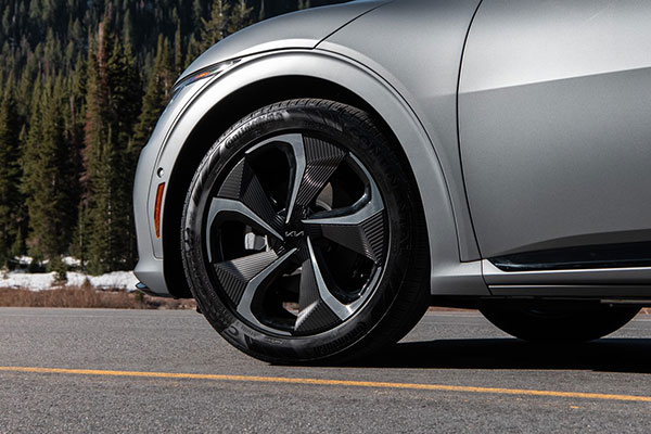 ಅಂತರ್‌ರಾಷ್ಟ್ರೀಯ ಮಾರುಕಟ್ಟೆಗಳಿಗಾಗಿ ಹೊಸ ಲೊಗೊ ಪ್ರೇರಿತ ಕಿಯಾ ಇವಿ6 ಅನಾವರಣ