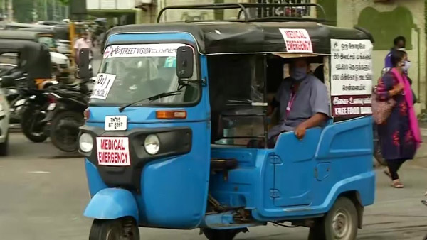 ಆಕ್ಸಿಜನ್ ಆಟೋ ಮೂಲಕ ಕರೋನಾ ಸೋಂಕಿತರಿಗೆ ನೆರವಾಗುತ್ತಿರುವ ಎನ್‌ಜಿ‌ಒ ನಿರ್ದೇಶಕಿ