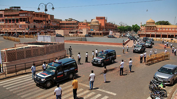 ದ್ವಿಚಕ್ರ ವಾಹನ ಸವಾರರಿಗೆ ಹೊಸ ನಿರ್ಬಂಧ ಜಾರಿಗೊಳಿಸಿದ ಪೊಲೀಸರು