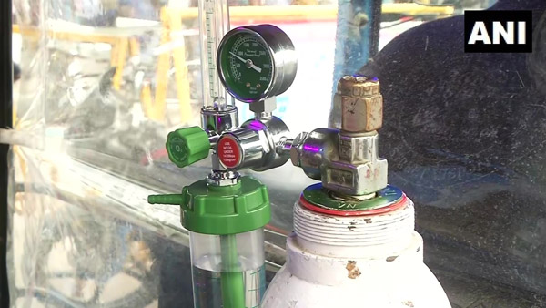 ಆಕ್ಸಿಜನ್ ಆಟೋ ಮೂಲಕ ಕರೋನಾ ಸೋಂಕಿತರಿಗೆ ನೆರವಾಗುತ್ತಿರುವ ಎನ್‌ಜಿ‌ಒ ನಿರ್ದೇಶಕಿ