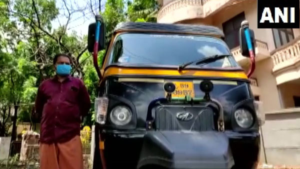 ಕರೋನಾ ಸೋಂಕಿತರ ಪಾಲಿಗೆ ಆಪದ್ಭಾಂದವನಾದ ಆಟೋ ಚಾಲಕ