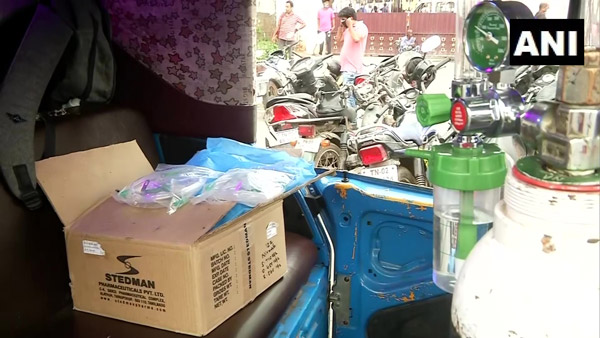 ಆಕ್ಸಿಜನ್ ಆಟೋ ಮೂಲಕ ಕರೋನಾ ಸೋಂಕಿತರಿಗೆ ನೆರವಾಗುತ್ತಿರುವ ಎನ್‌ಜಿ‌ಒ ನಿರ್ದೇಶಕಿ