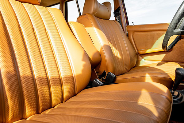 ಆನ್​ಲೈನ್ ಮೂಲಕ ಹರಾಜಾಗುತ್ತಿದೆ 12 ಲಕ್ಷ ಕಿ.ಮೀ ಚಲಿಸಿರುವ 42 ವರ್ಷ ಹಳೆಯ ಮರ್ಸಿಡಿಸ್ ಬೆಂಝ್ ಕಾರು